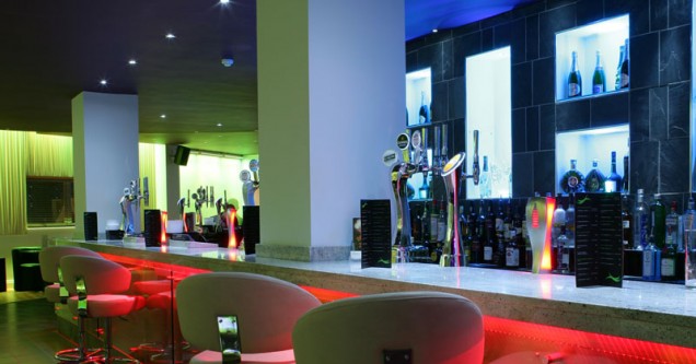 ALG-Sound-and-Lighting-Sence-Installation-4Lux-Bar-RED-Wash